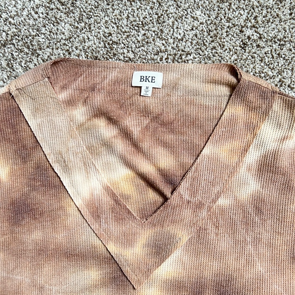 BKE women’s Tie-Dye V-Neck Long Sleeve Top size M - Picture 2 of 5